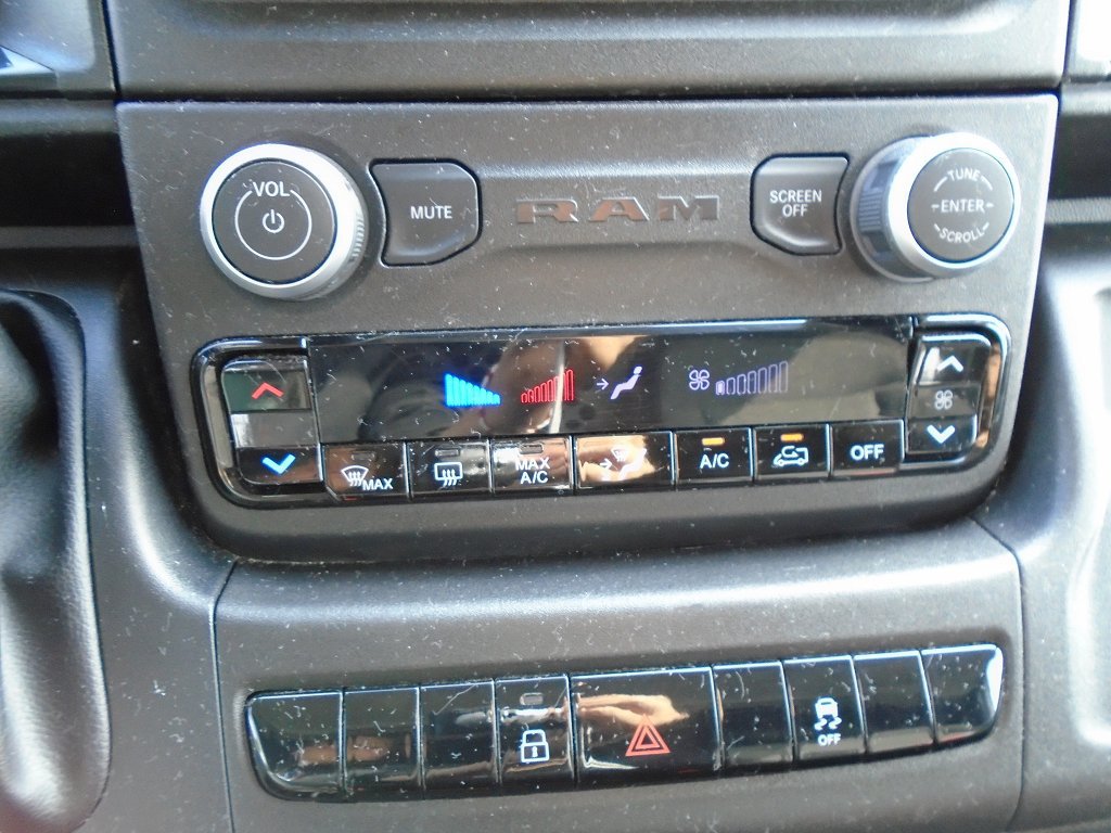 Used 2025 RAM ProMaster 2500 w/ U-Haul Equipment Group FWD image 11