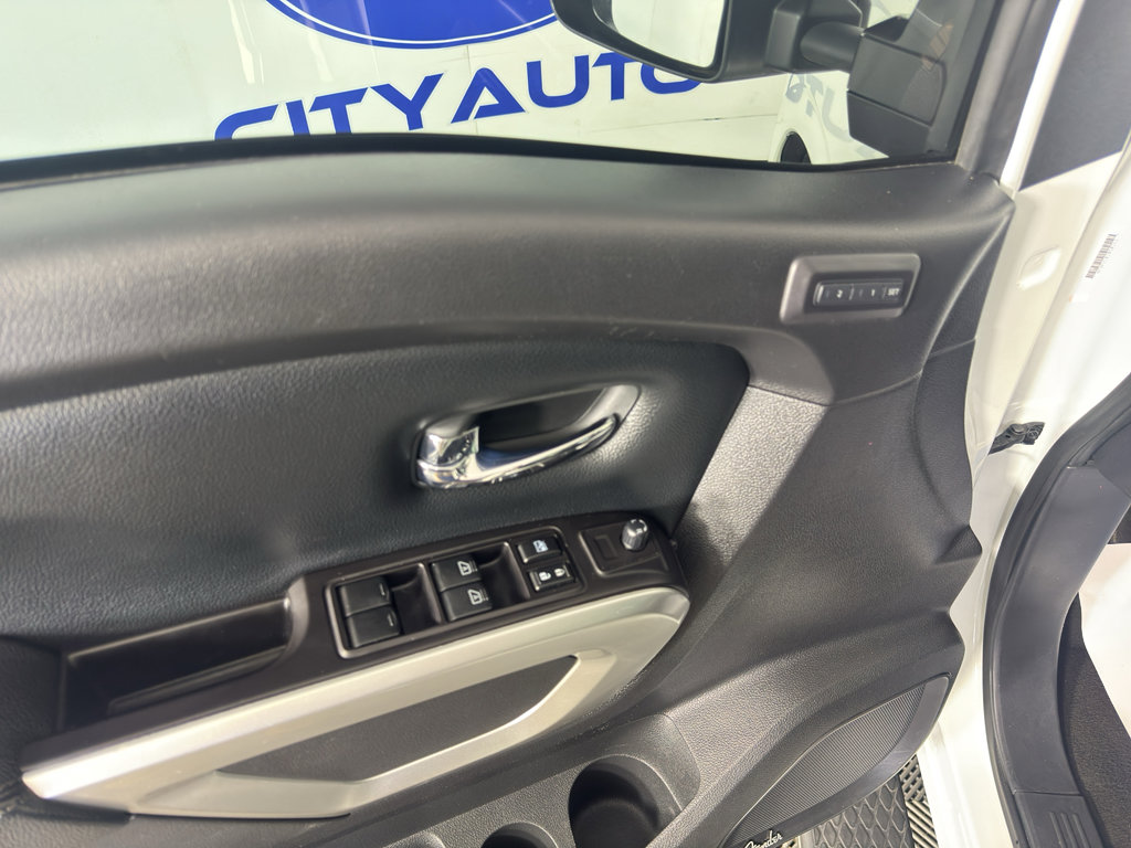 Used 2020 Nissan Titan SL w/ Moonroof Package RWD image 14