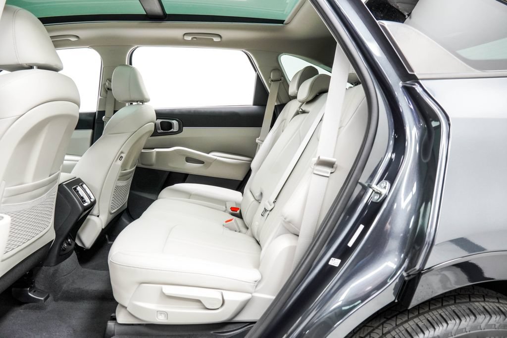 Used 2023 Kia Sorento S w/ Panoramic Sunroof Package FWD image 19