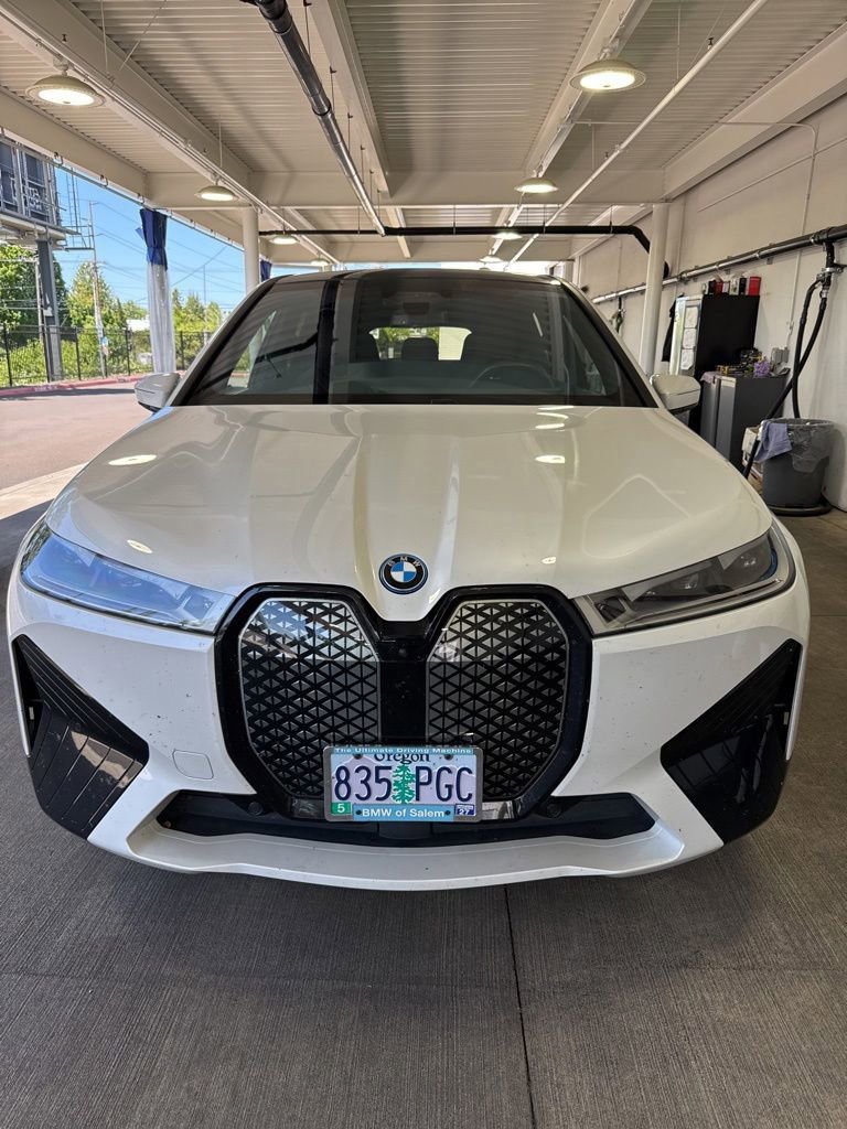 Certified 2024 BMW iX xDrive50 w/ Premium Package AWD/4WD image 2