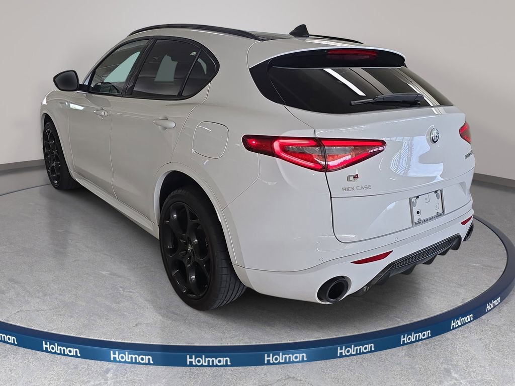 Used 2022 Alfa Romeo Stelvio Veloce AWD/4WD image 4