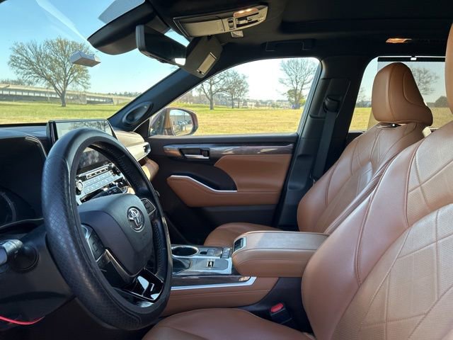Used 2021 Toyota Highlander Platinum image 12