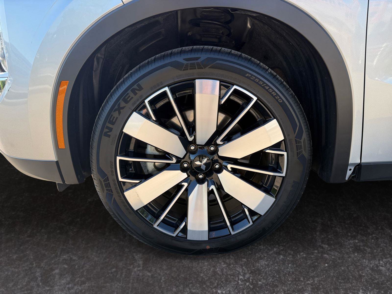 Used 2025 Mitsubishi Outlander SE FWD image 28