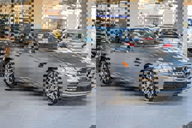 Used 2013 Mercedes-Benz SLK 250 image 4