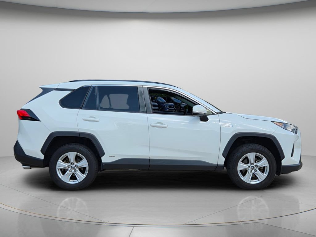 Used 2019 Toyota RAV4 LE w/ Carpet Mat Package AWD/4WD image 8