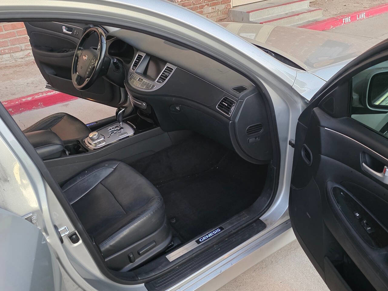 Used 2012 Hyundai Genesis 4.6 image 11