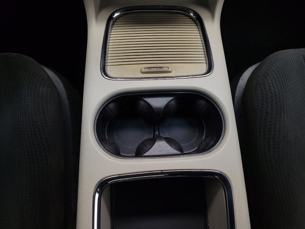 Used 2016 Dodge Grand Caravan SXT image 26