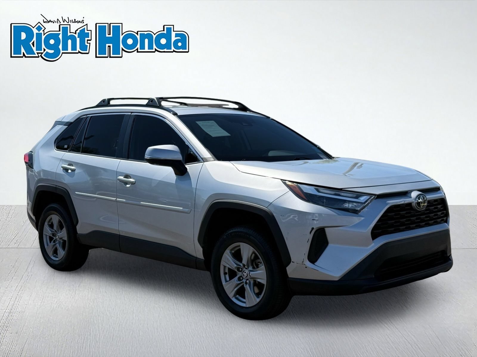 Used 2022 Toyota RAV4 XLE w/ XLE Grade Weather Package FWD image 10