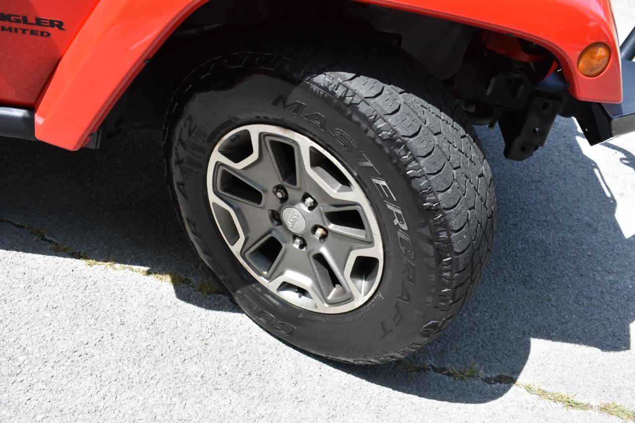 Used 2014 Jeep Wrangler Unlimited Rubicon w/ Connectivity Group AWD/4WD image 30