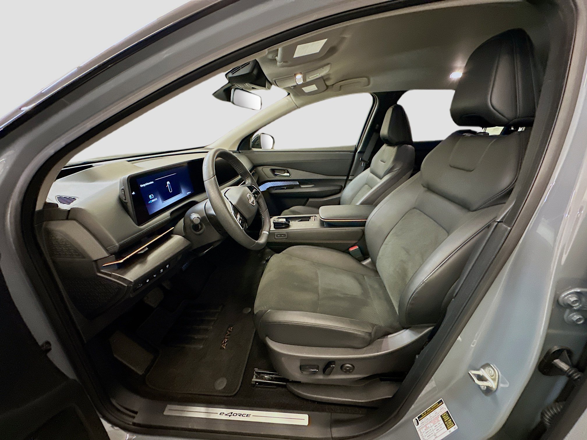 Used 2025 Nissan Ariya AWD image 13