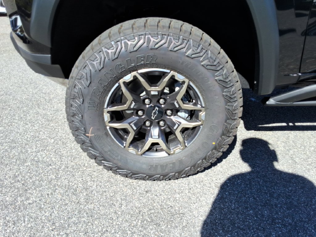 New 2026 Chevrolet Colorado ZR2 w/ Technology Package AWD/4WD image 10