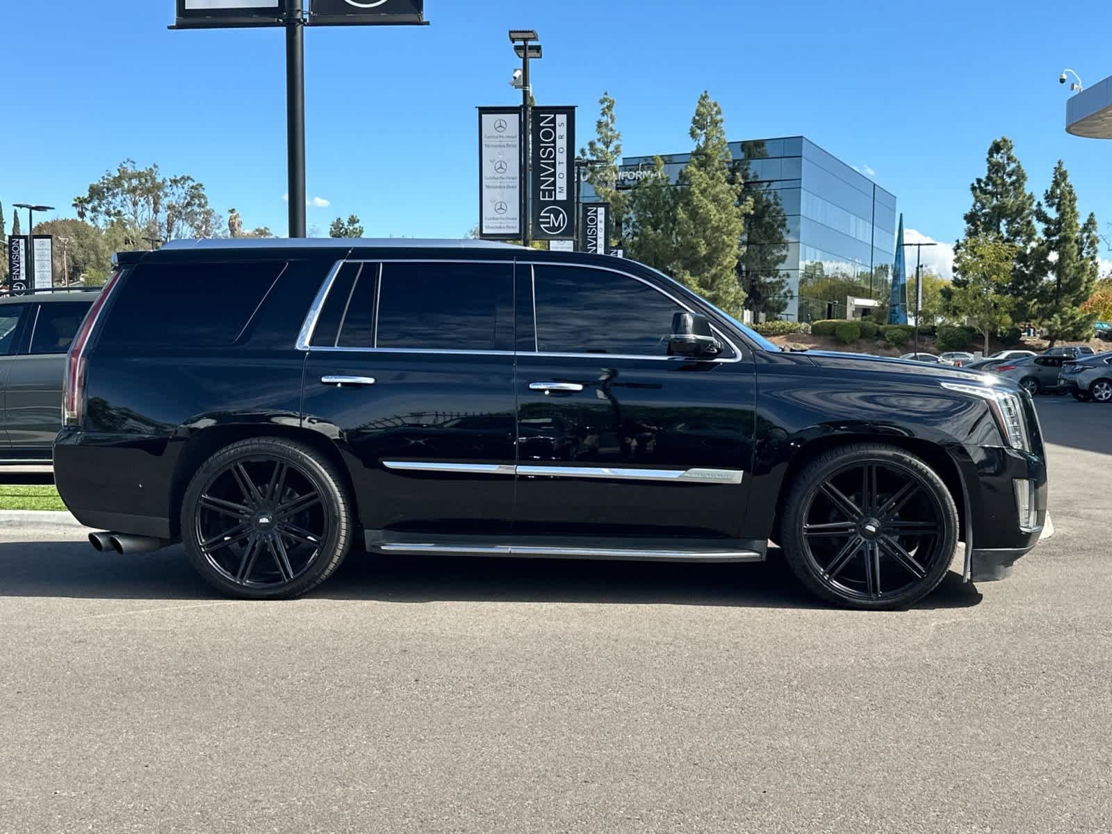 Used 2016 Cadillac Escalade 2WD image 2