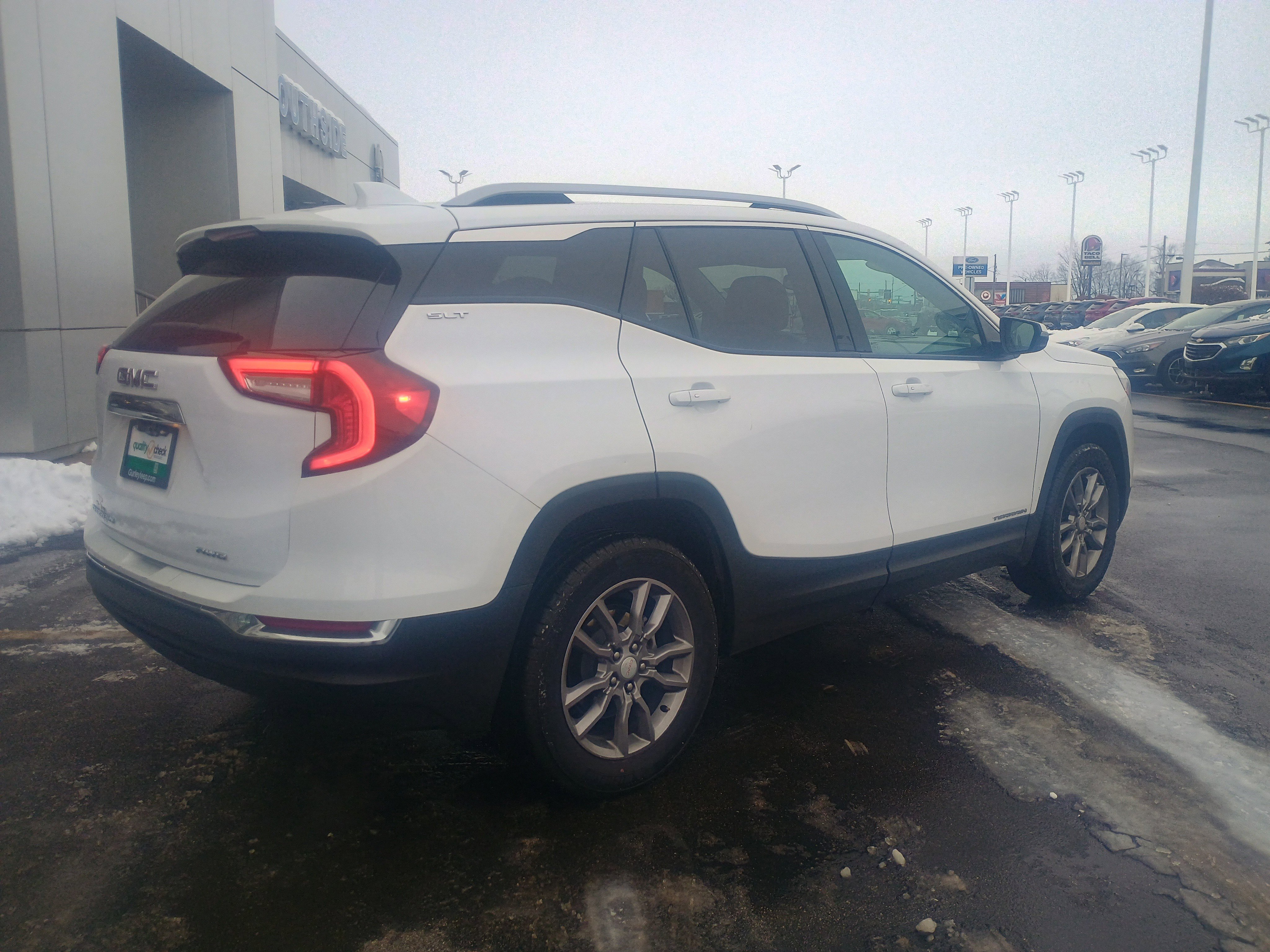 Used 2024 GMC Terrain SLT image 14