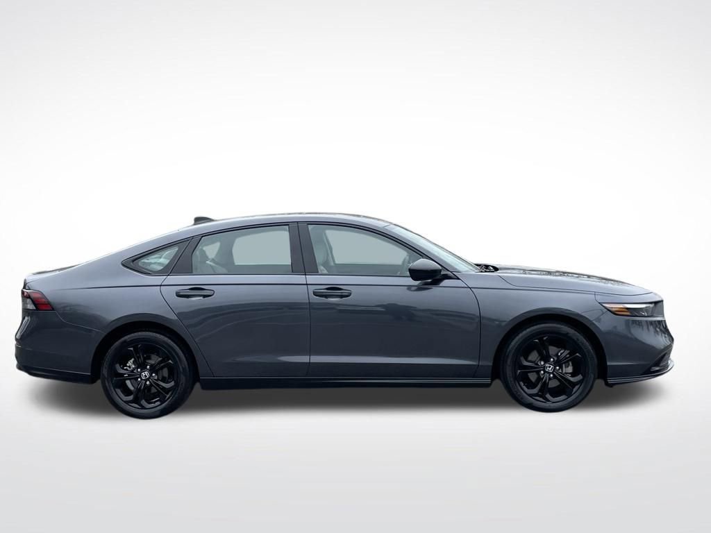 Used 2025 Honda Accord SE image 7