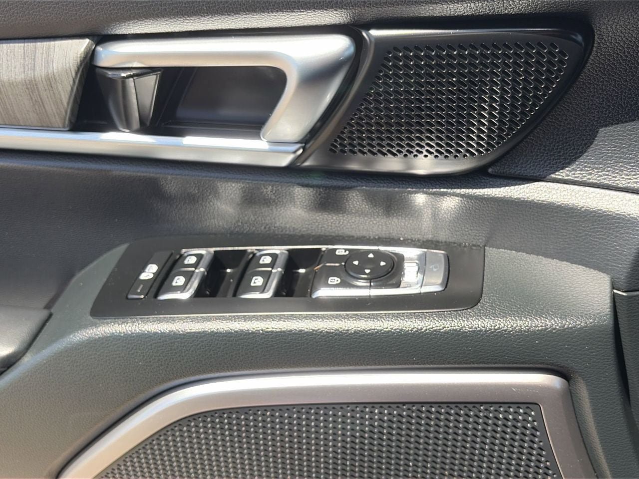 Certified 2025 Kia Telluride EX w/ EX Captain's Chair Package FWD image 20