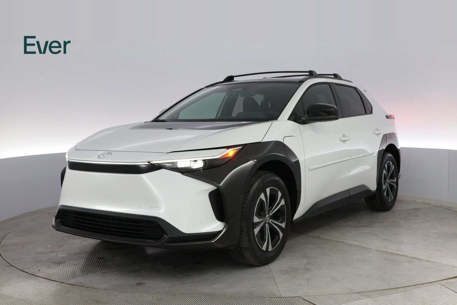 Used 2025 Toyota bZ4X FWD image 2