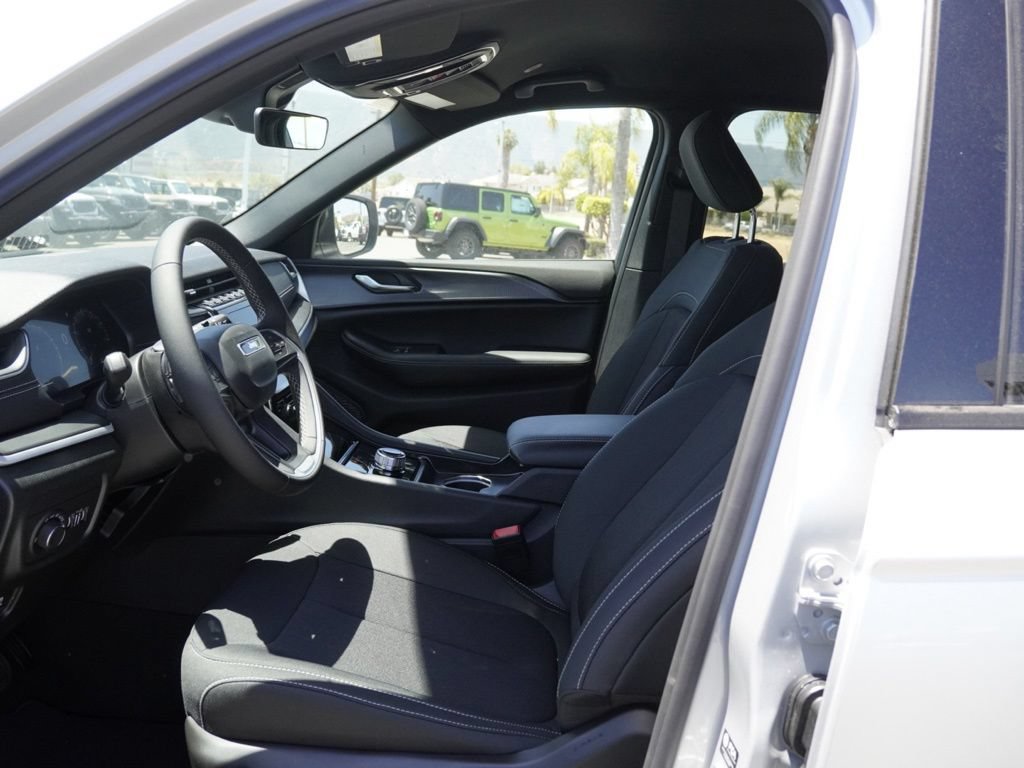New 2026 Jeep Grand Cherokee Laredo RWD image 19
