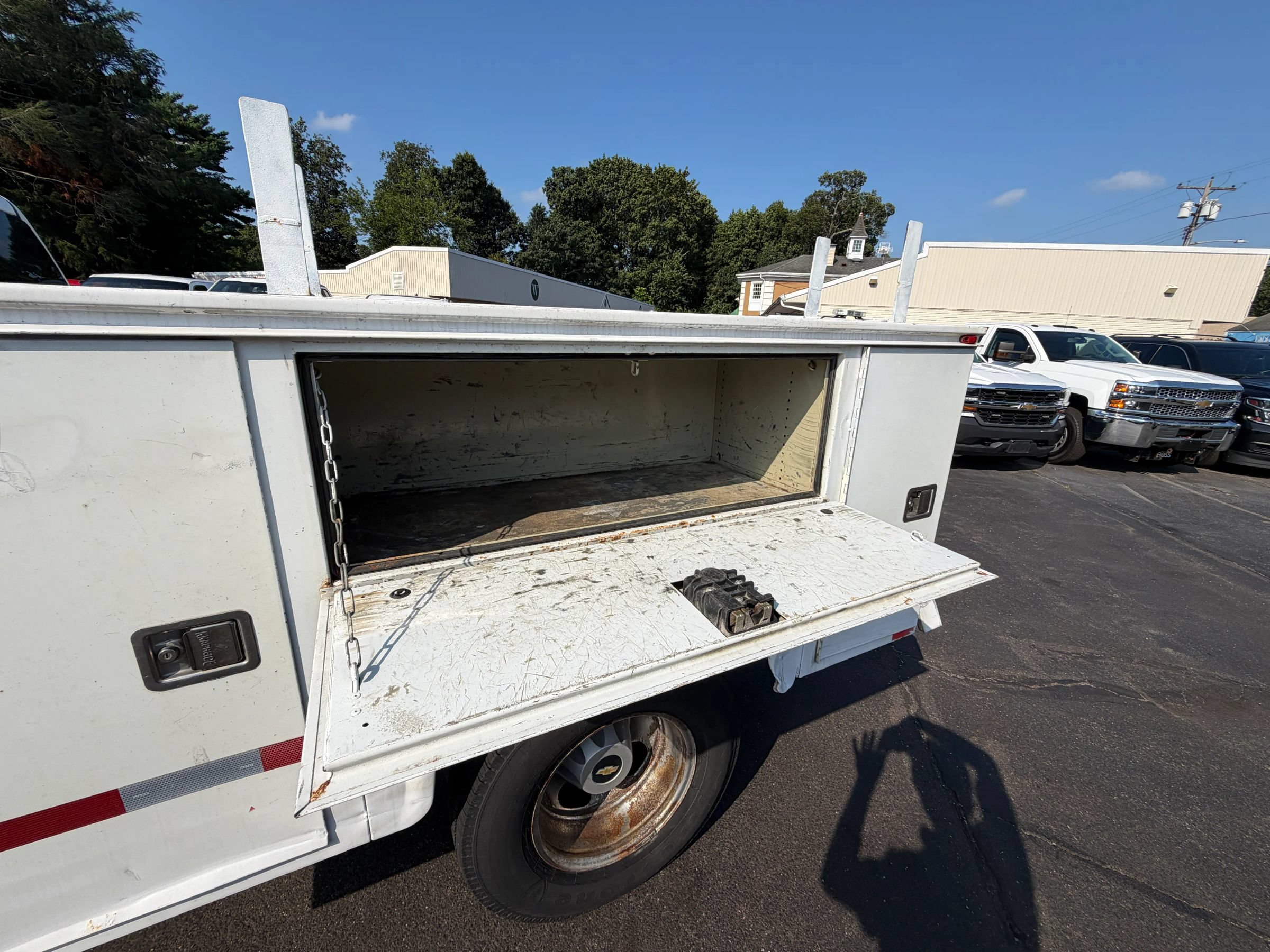 Used 2011 Chevrolet Silverado 3500 W/T AWD/4WD image 28
