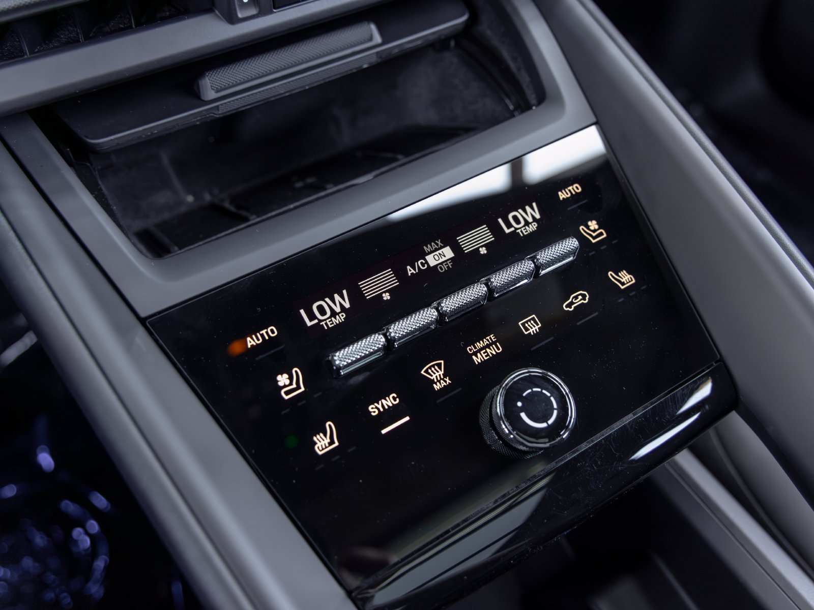 Certified 2025 Porsche Macan Electric RWD image 35