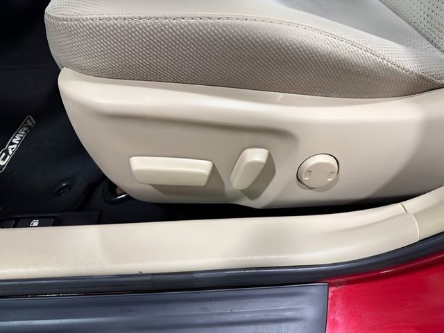 Used 2014 Toyota Camry LE FWD image 11