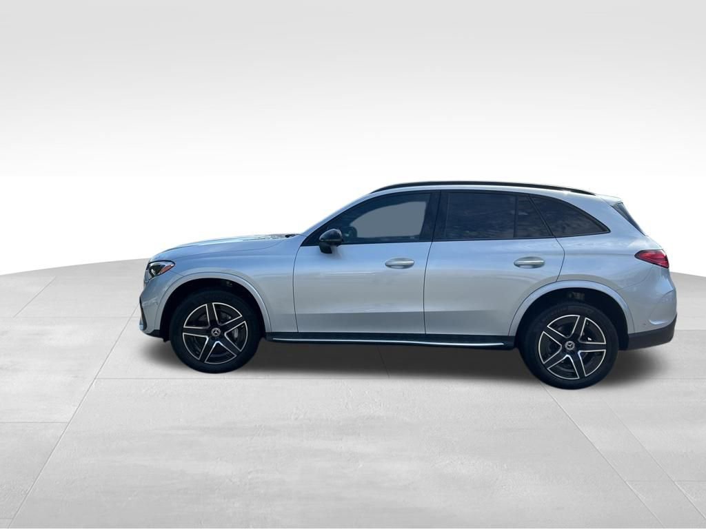 Used 2023 Mercedes-Benz GLC 300 4MATIC image 2