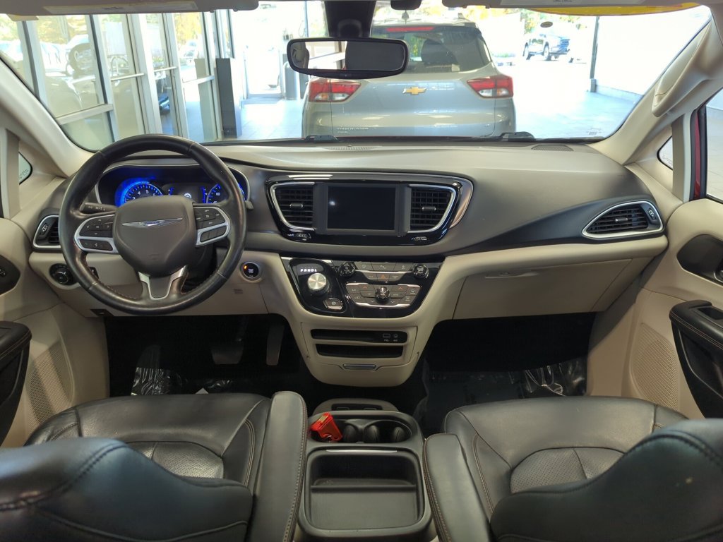 Used 2020 Chrysler Pacifica Touring-L FWD image 24