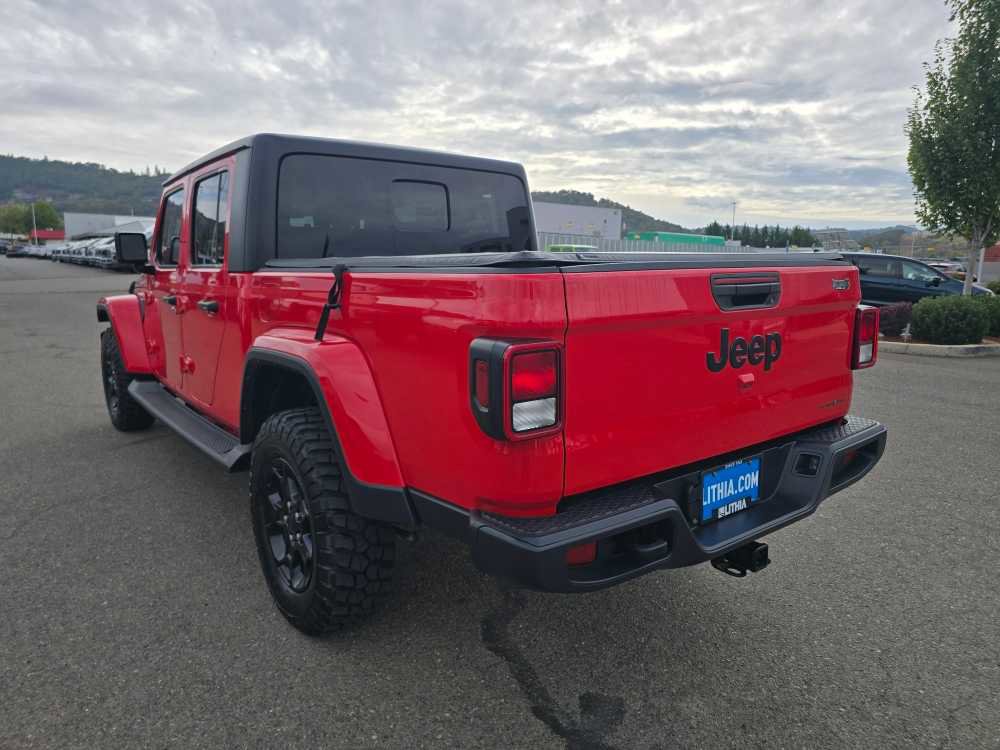 Used 2023 Jeep Gladiator Sport image 3