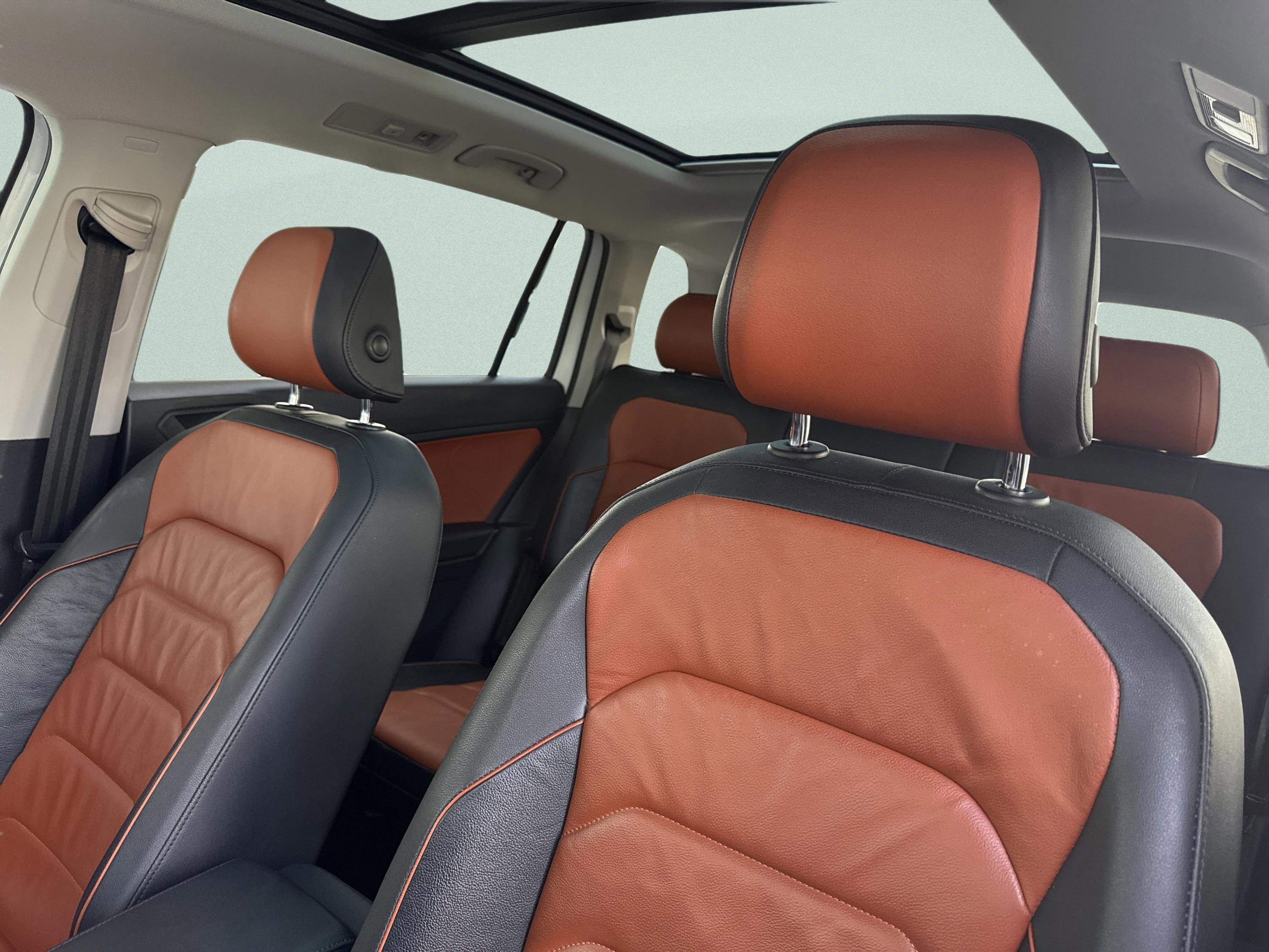 Used 2019 Volkswagen Tiguan SEL Premium image 35