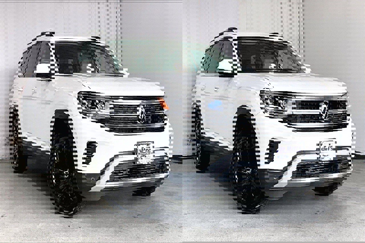 Used 2022 Volkswagen Atlas SE w/ Black Wheel Package