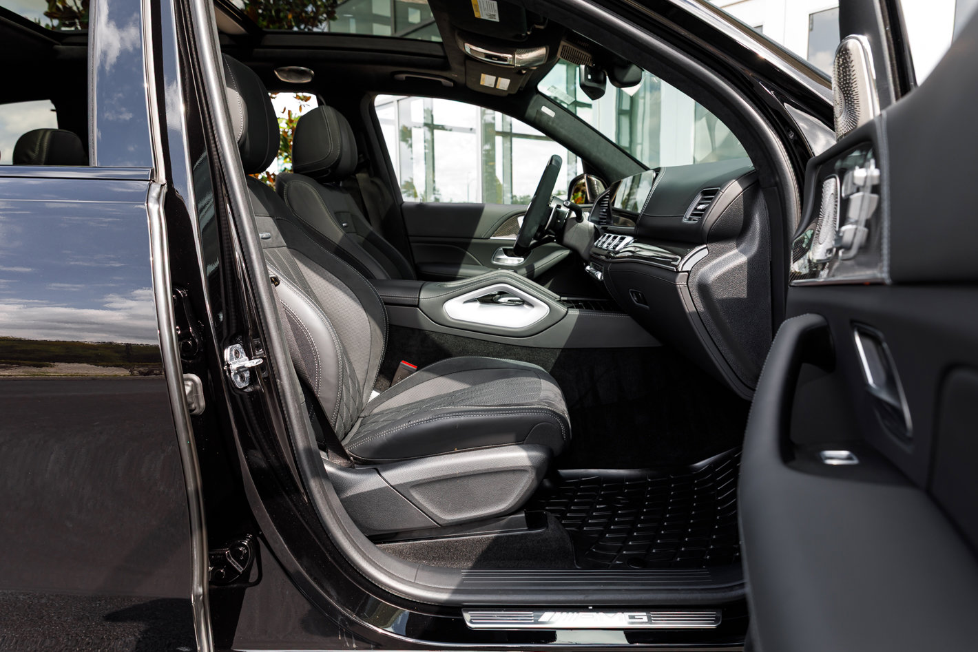 Used 2025 Mercedes-Benz GLS 63 AMG 4MATIC image 33