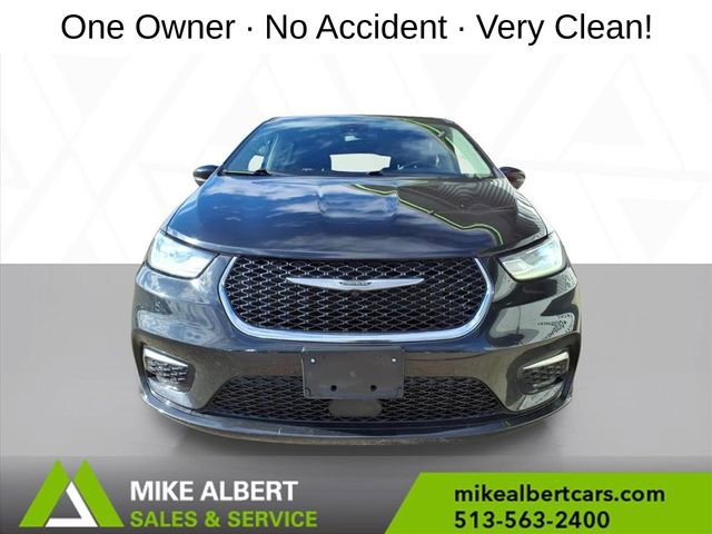 Used 2023 Chrysler Pacifica Touring-L FWD image 2