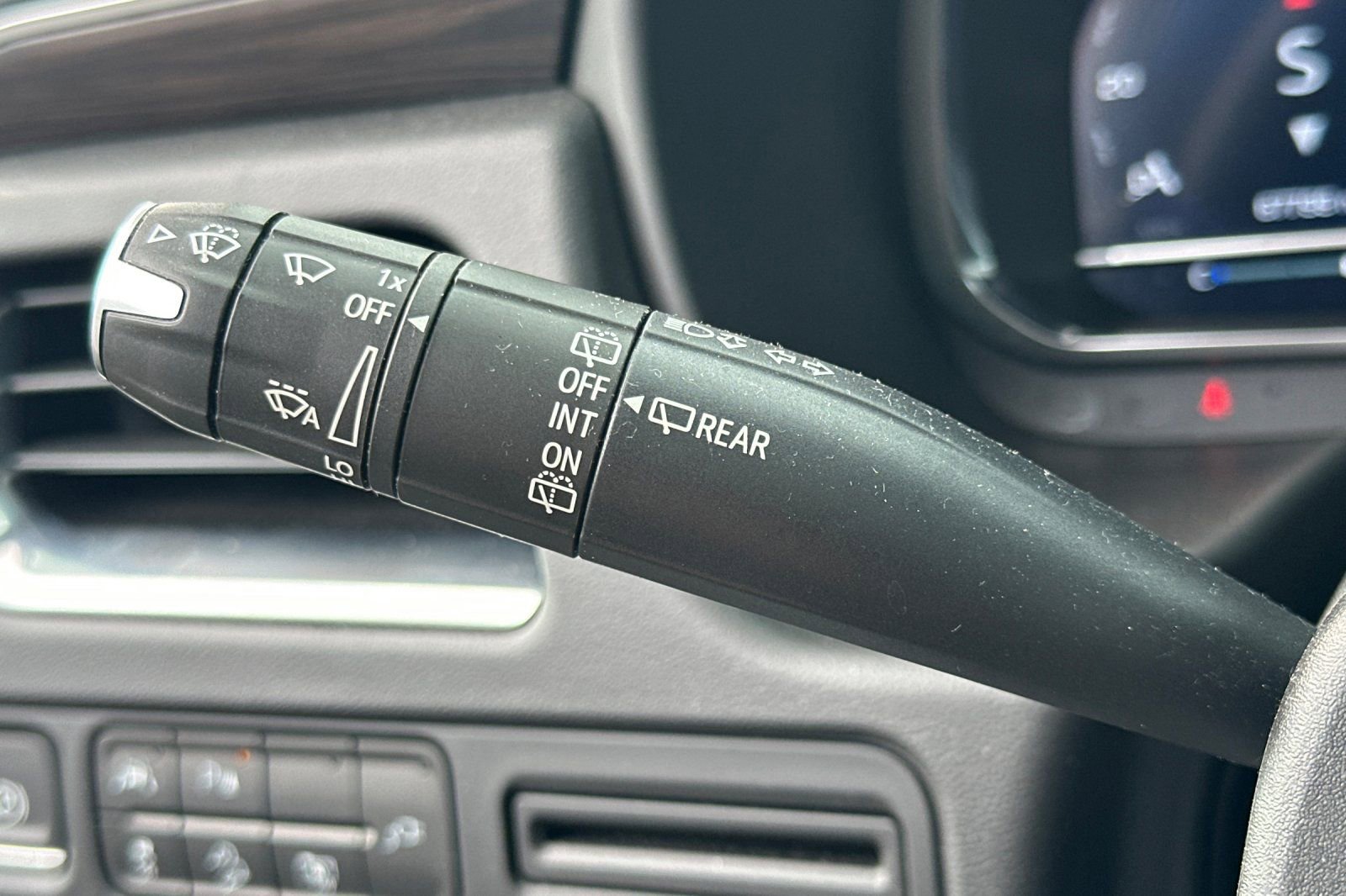 Used 2022 Chevrolet Tahoe Z71 w/ Z71 Off-Road Package AWD/4WD image 36