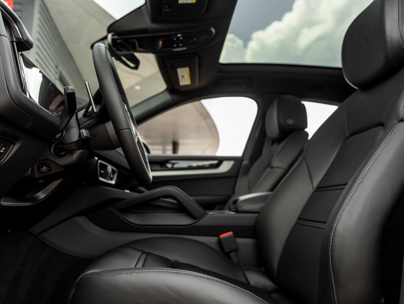 Used 2026 Porsche Cayenne Coupe image 23