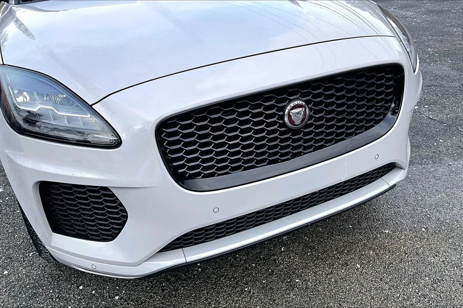 Used 2019 Jaguar E-PACE R-Dynamic SE image 28