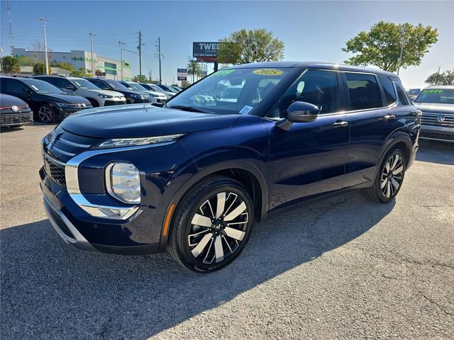 Used 2025 Mitsubishi Outlander SE image 6