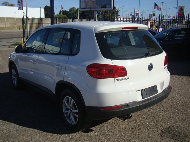 Used 2014 Volkswagen Tiguan S FWD image 3