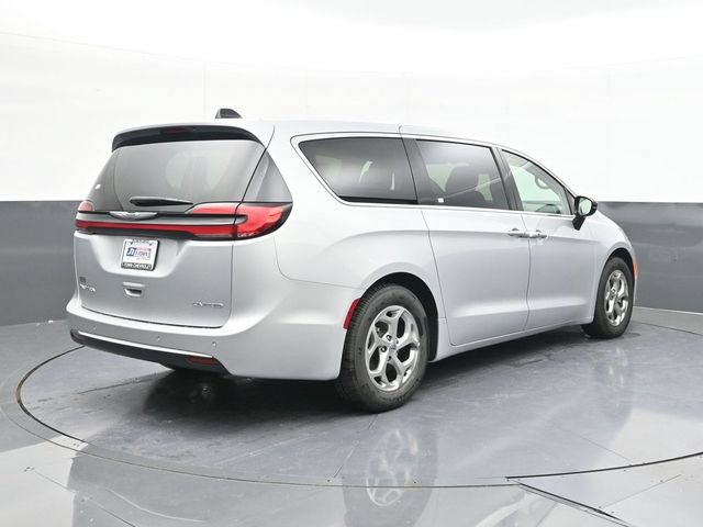 Used 2024 Chrysler Pacifica Limited FWD image 13