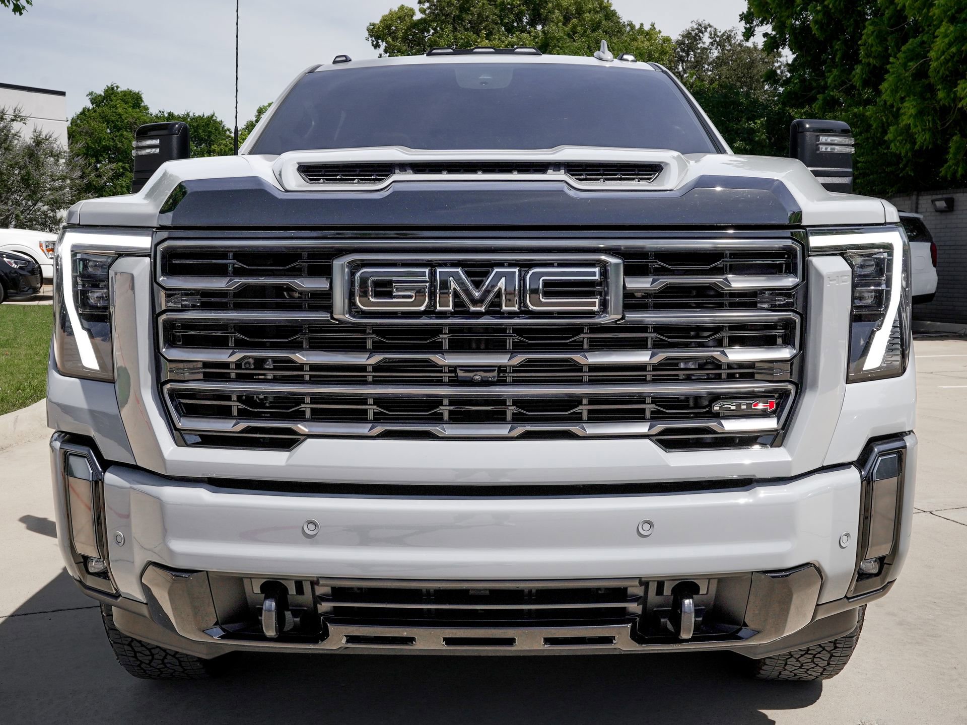 Used 2024 GMC Sierra 2500 AT4 w/ AT4 Premium Plus Package AWD/4WD image 2