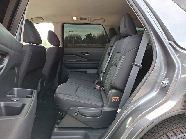 Used 2022 Nissan Pathfinder SV image 11