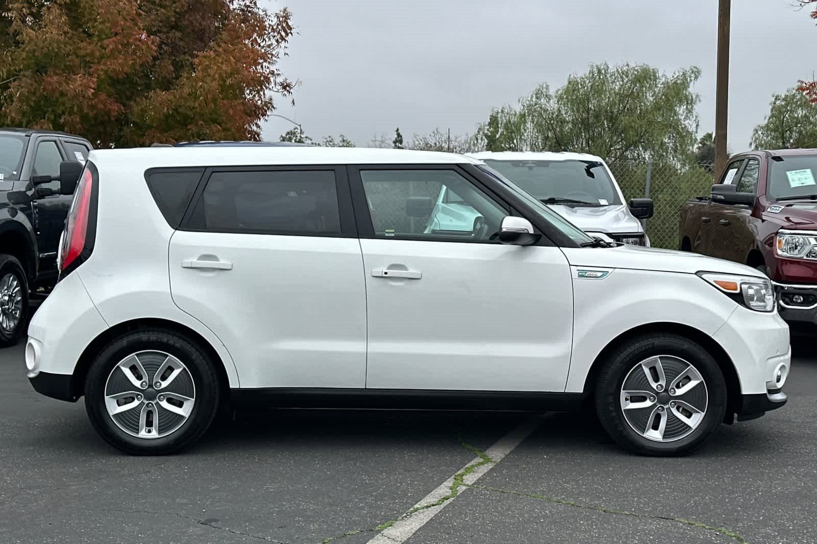 Used 2017 Kia Soul EV + image 8