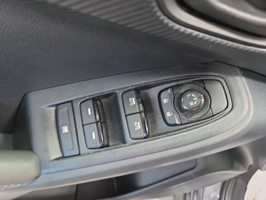 Used 2025 Subaru Crosstrek 2.5i Premium AWD/4WD image 32