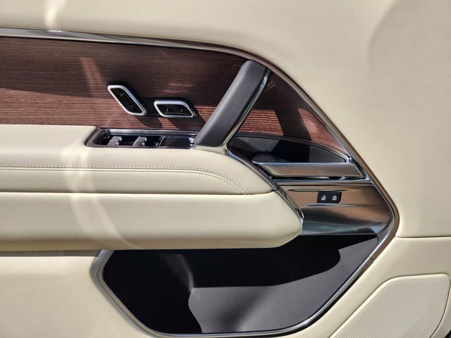 New 2026 Land Rover Range Rover Long Wheelbase SE image 15