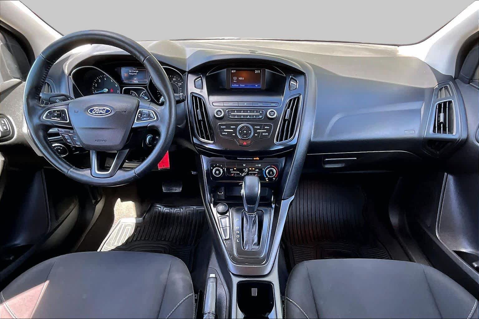 Used 2018 Ford Focus SE w/ Cold Weather Package FWD image 15
