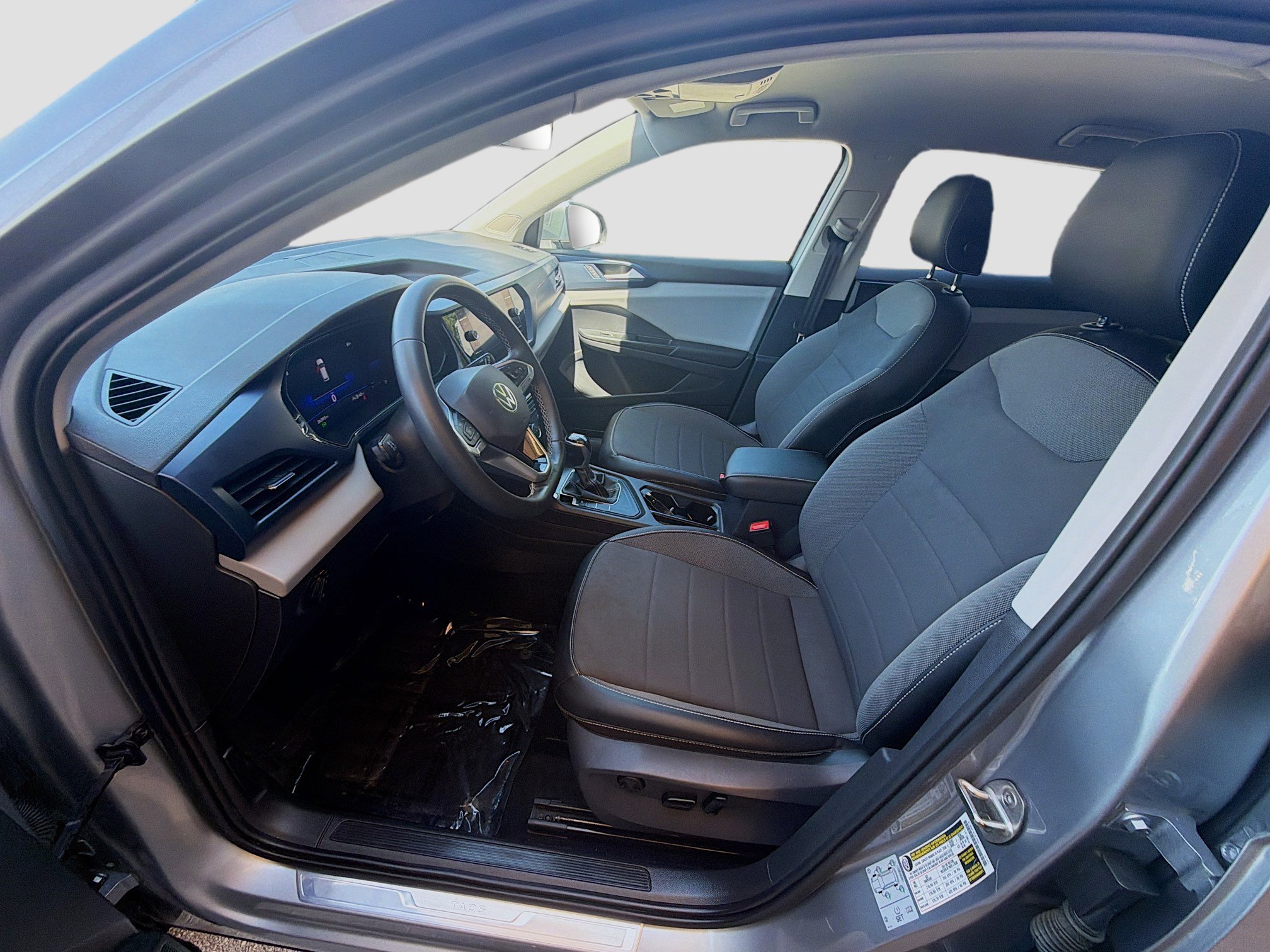 Used 2022 Volkswagen Taos SE FWD image 18