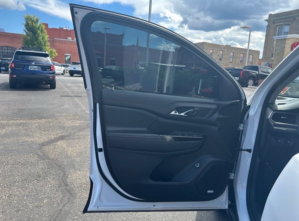 Used 2021 GMC Acadia AT4 w/ Trailering Package AWD/4WD image 7