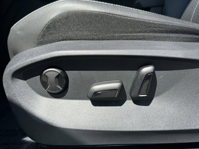 Certified 2023 Volkswagen Tiguan SE image 13