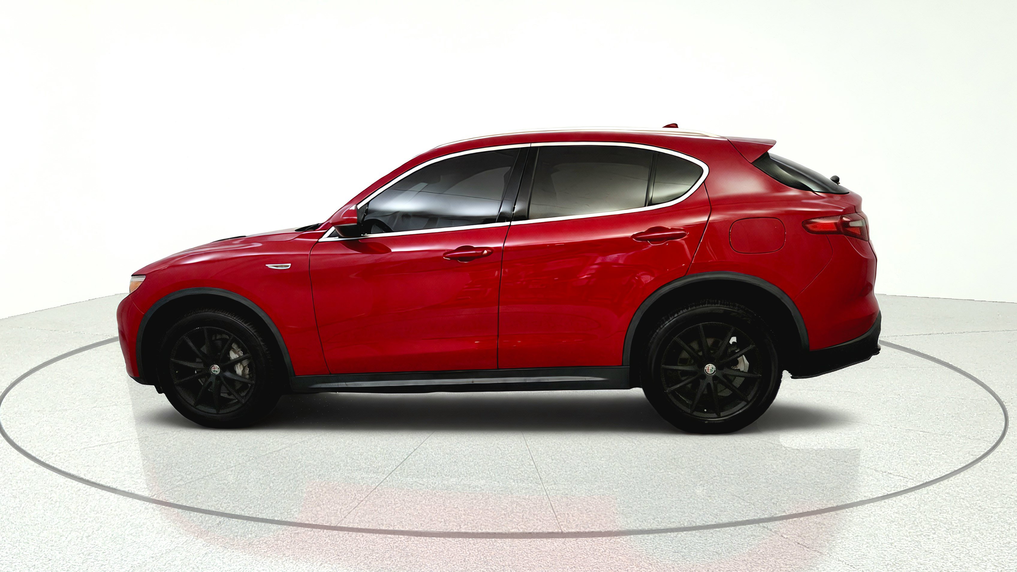 Used 2018 Alfa Romeo Stelvio AWD image 4