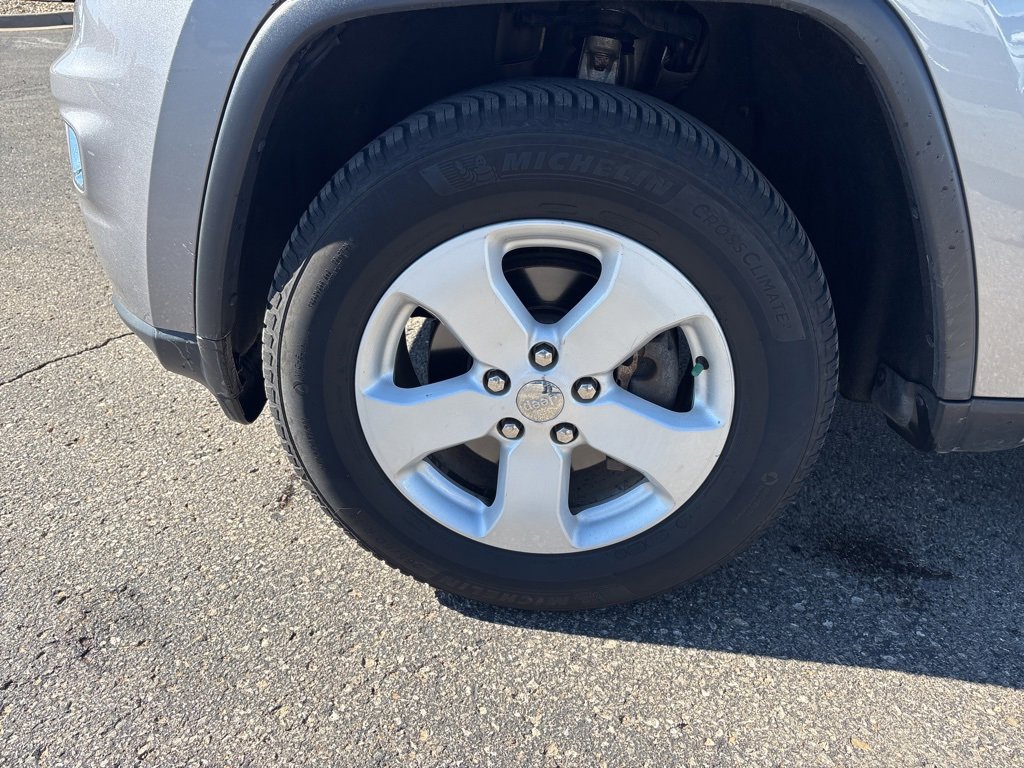 Used 2018 Jeep Grand Cherokee Laredo image 7