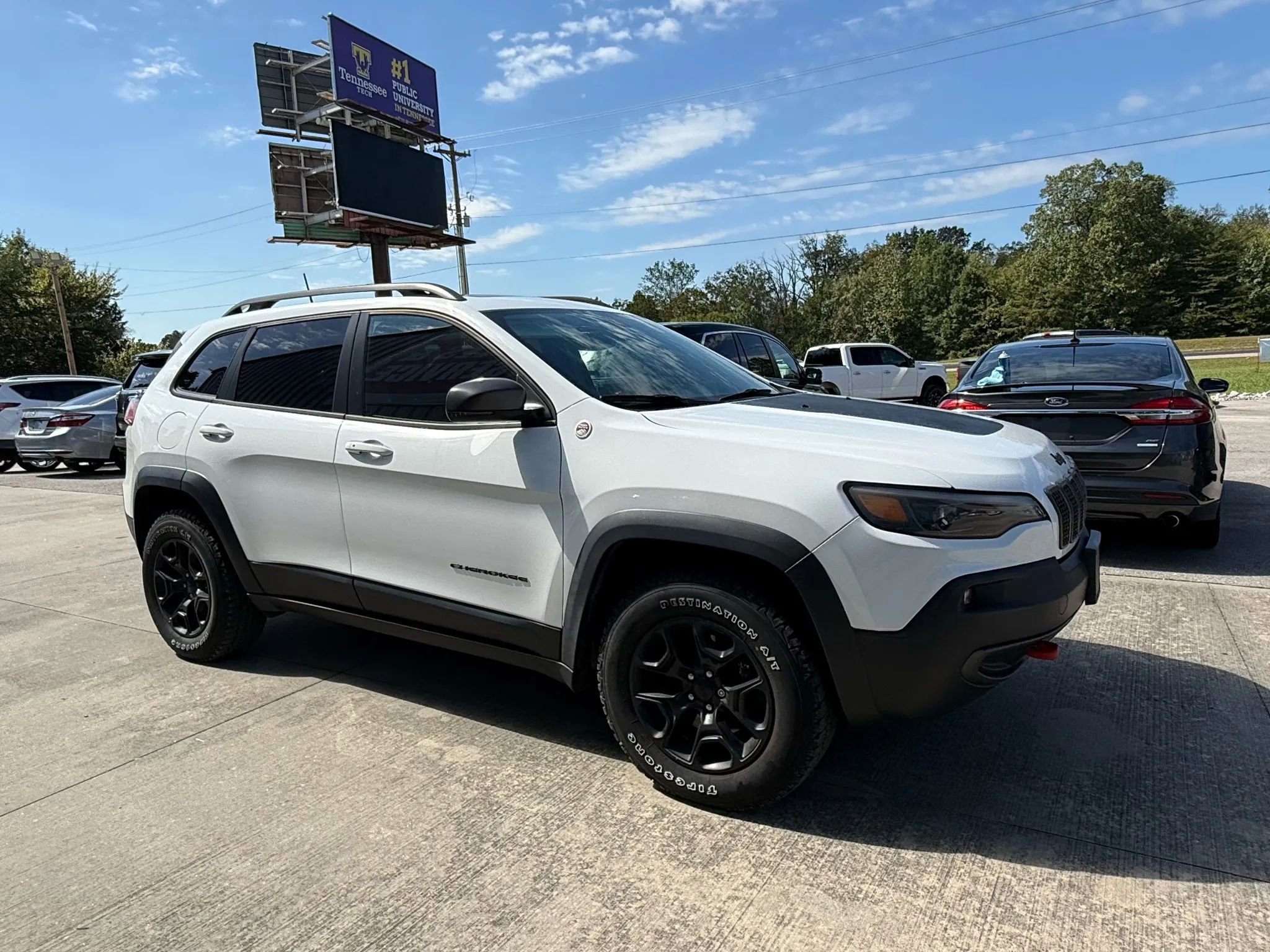Used 2019 Jeep Cherokee Trailhawk w/ Comfort/Convenience Group image 36