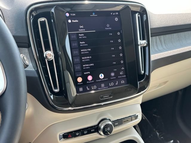 Certified 2025 Volvo XC40 B5 Plus AWD/4WD image 21